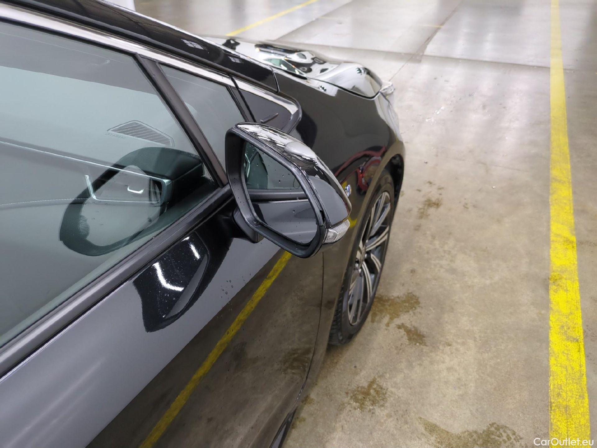  Toyota  Corolla TOYOTA  / 2018 / 5P / Berline Hybride 122h Design #2