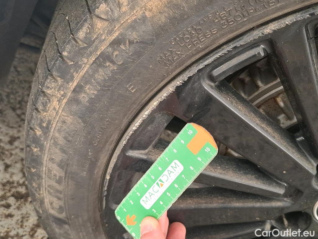  Renault  Twingo RENAULT  / 2019 / 5P / Berline SL Urban Night SCe 65(SL) #12