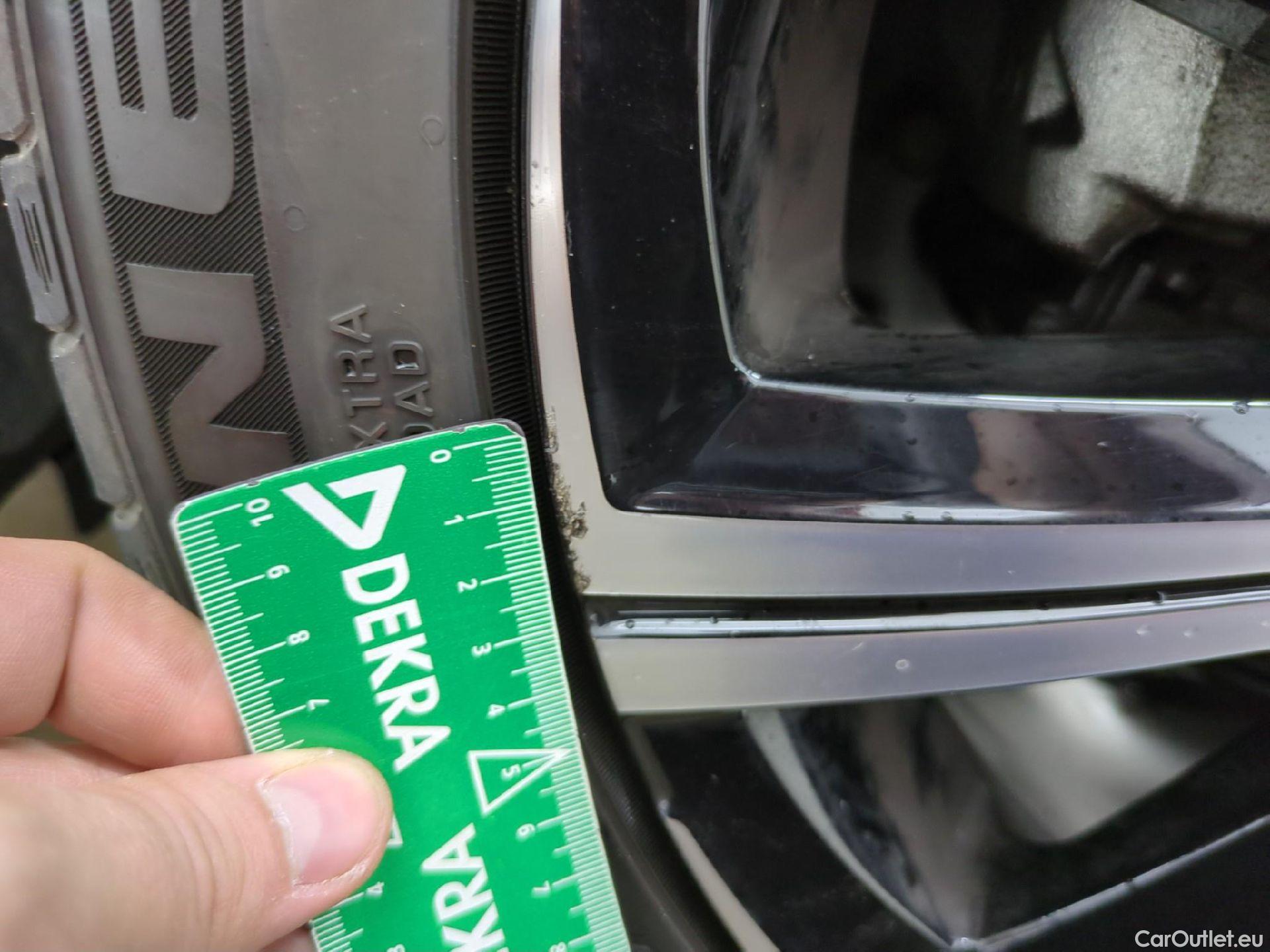  Toyota  Corolla TOYOTA  / 2018 / 5P / Berline Hybride 122h Design #11