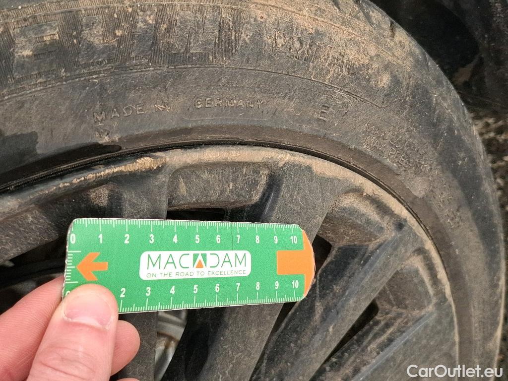  Renault  Twingo RENAULT  / 2019 / 5P / Berline SL Urban Night SCe 65(SL) #19