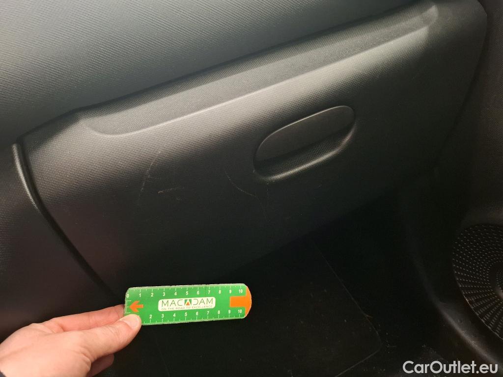  Renault  Twingo RENAULT  / 2019 / 5P / Berline SL Urban Night SCe 65(SL) #22