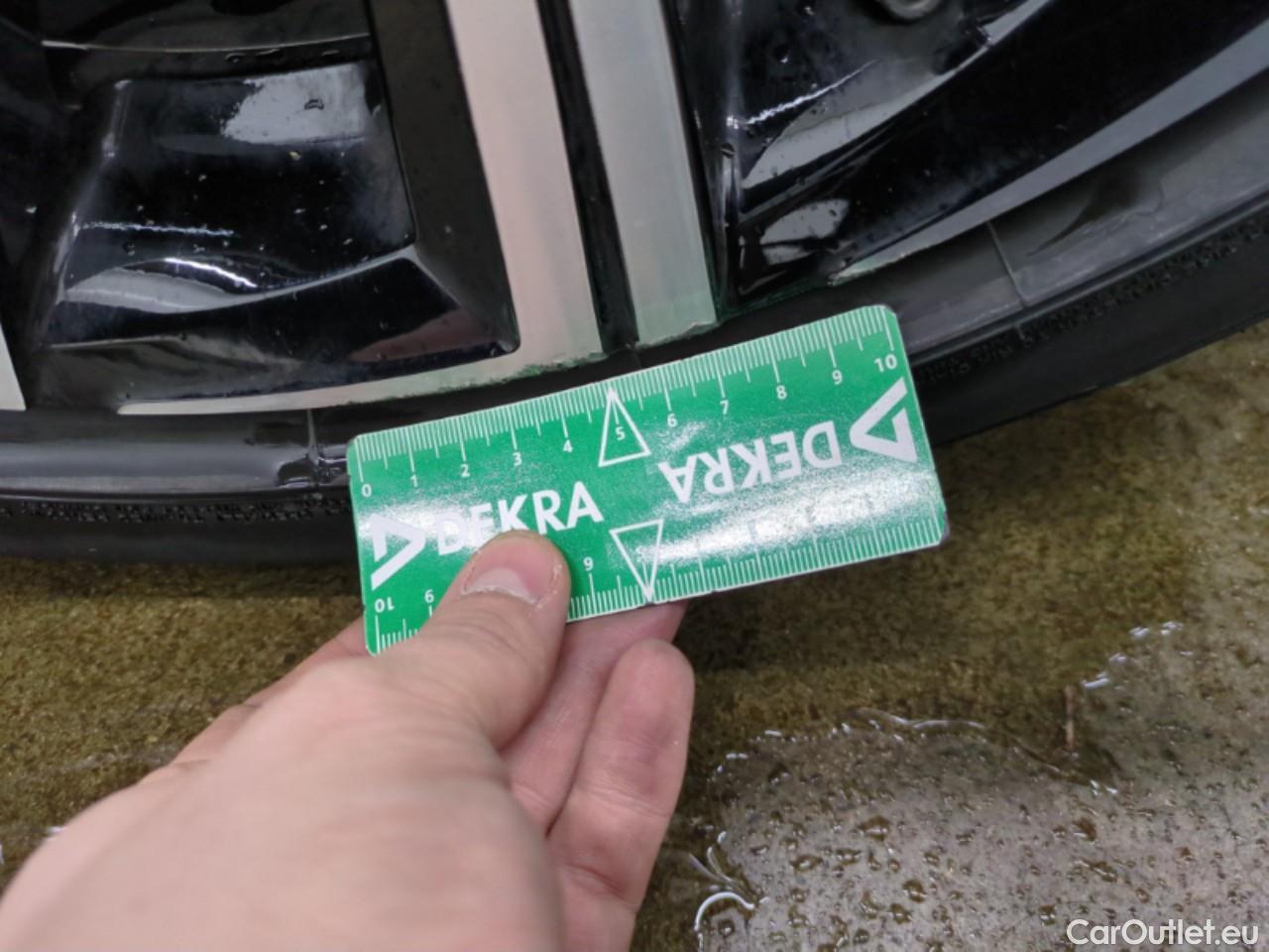  Toyota  Corolla TOYOTA  / 2018 / 5P / Berline Hybride 122h Design #16