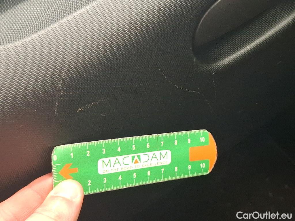  Renault  Twingo RENAULT  / 2019 / 5P / Berline SL Urban Night SCe 65(SL) #23