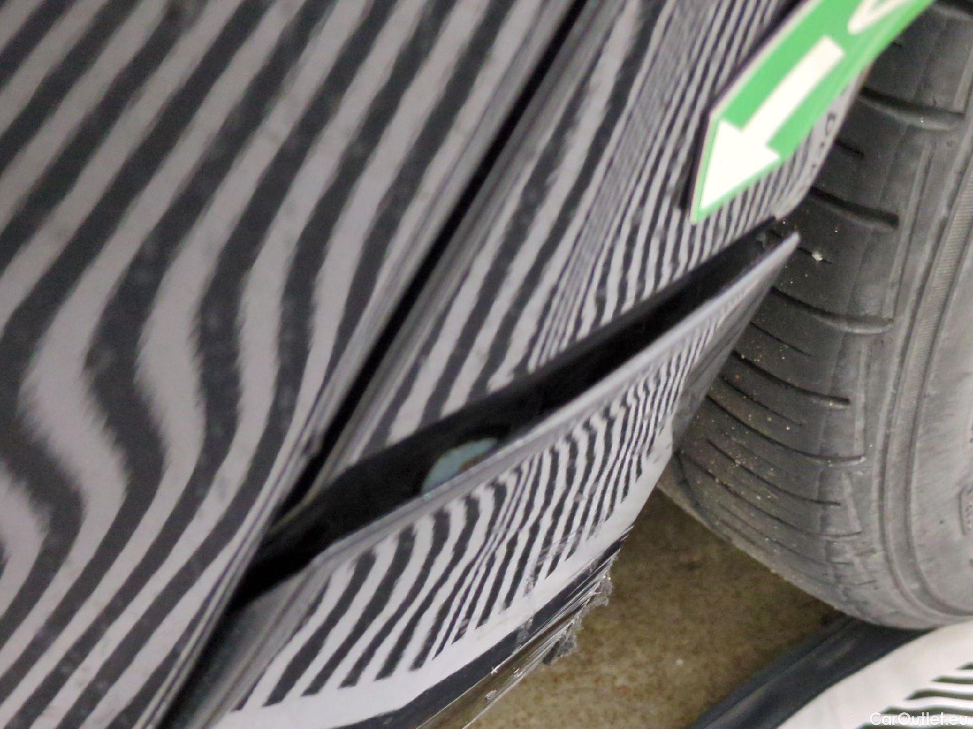  Toyota  Corolla TOYOTA  / 2018 / 5P / Berline Hybride 122h Design #32