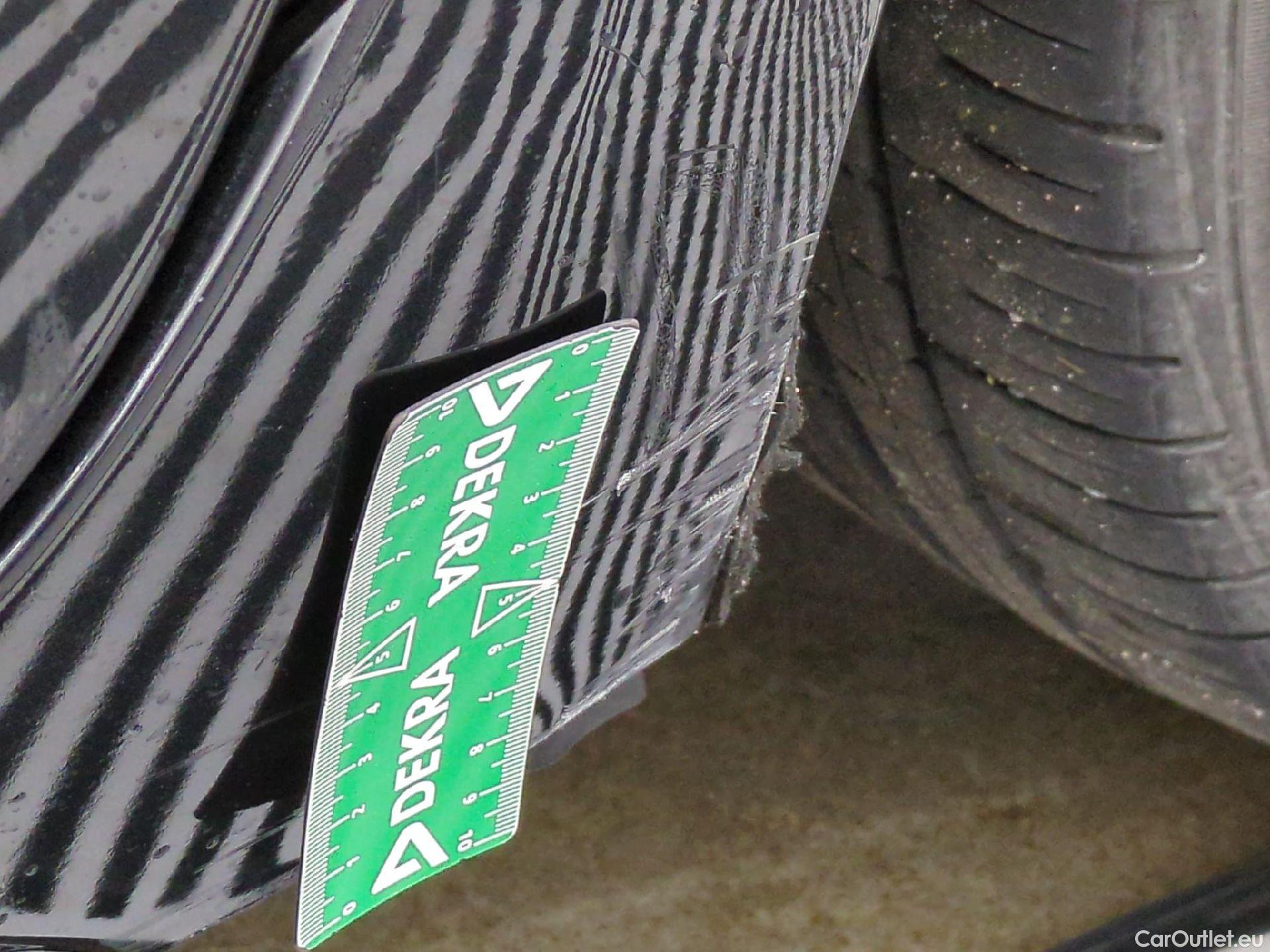  Toyota  Corolla TOYOTA  / 2018 / 5P / Berline Hybride 122h Design #33