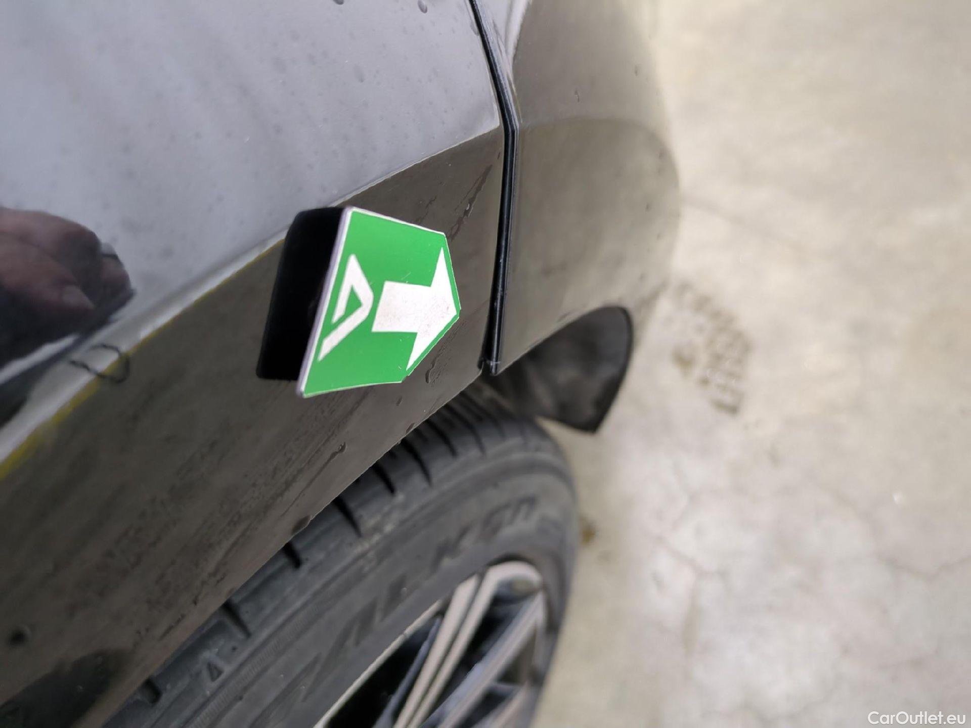  Toyota  Corolla TOYOTA  / 2018 / 5P / Berline Hybride 122h Design #39