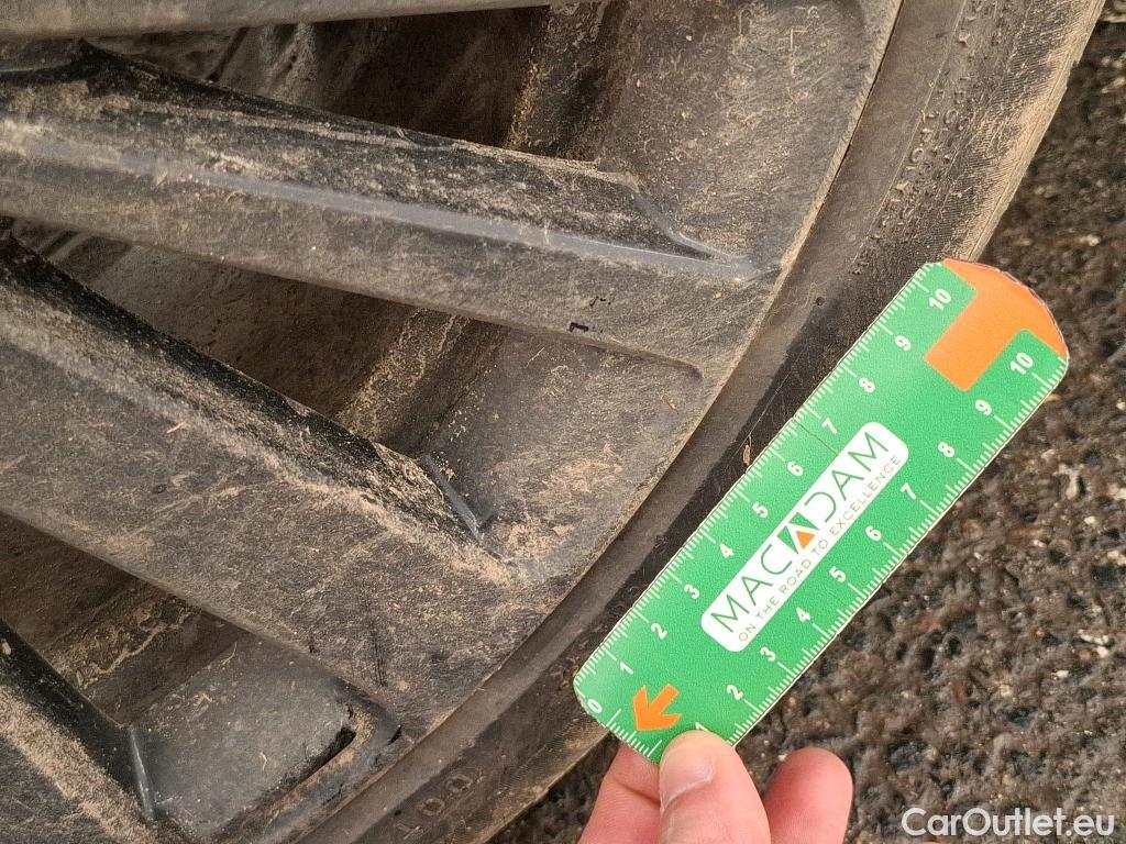  Renault  Twingo RENAULT  / 2019 / 5P / Berline SL Urban Night SCe 65(SL) #20