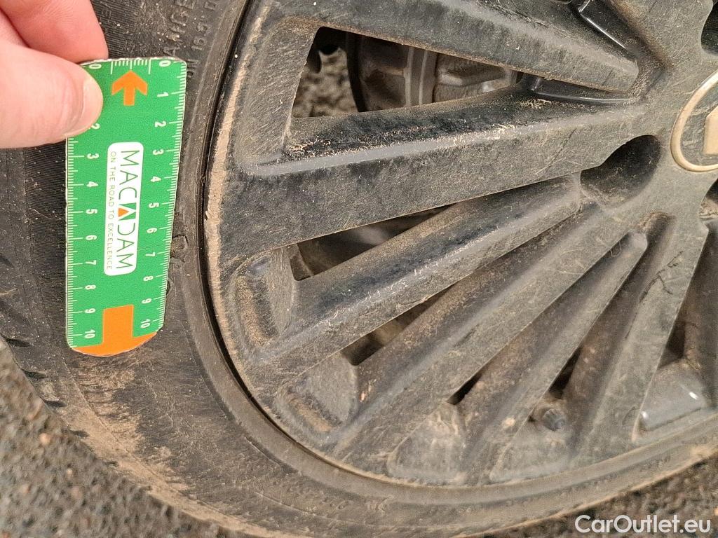  Renault  Twingo RENAULT  / 2019 / 5P / Berline SL Urban Night SCe 65(SL) #21