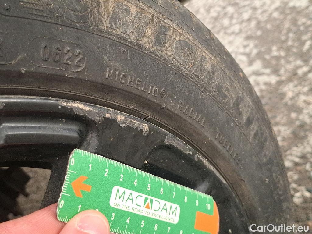  Renault  Twingo RENAULT  / 2019 / 5P / Berline SL Urban Night SCe 65(SL) #15