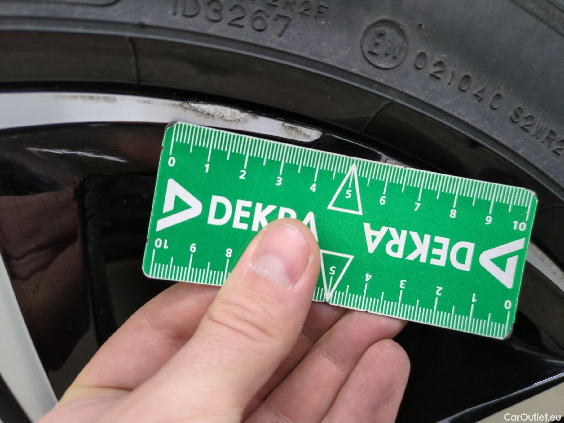  Toyota  Corolla TOYOTA  / 2018 / 5P / Berline Hybride 122h Design #17