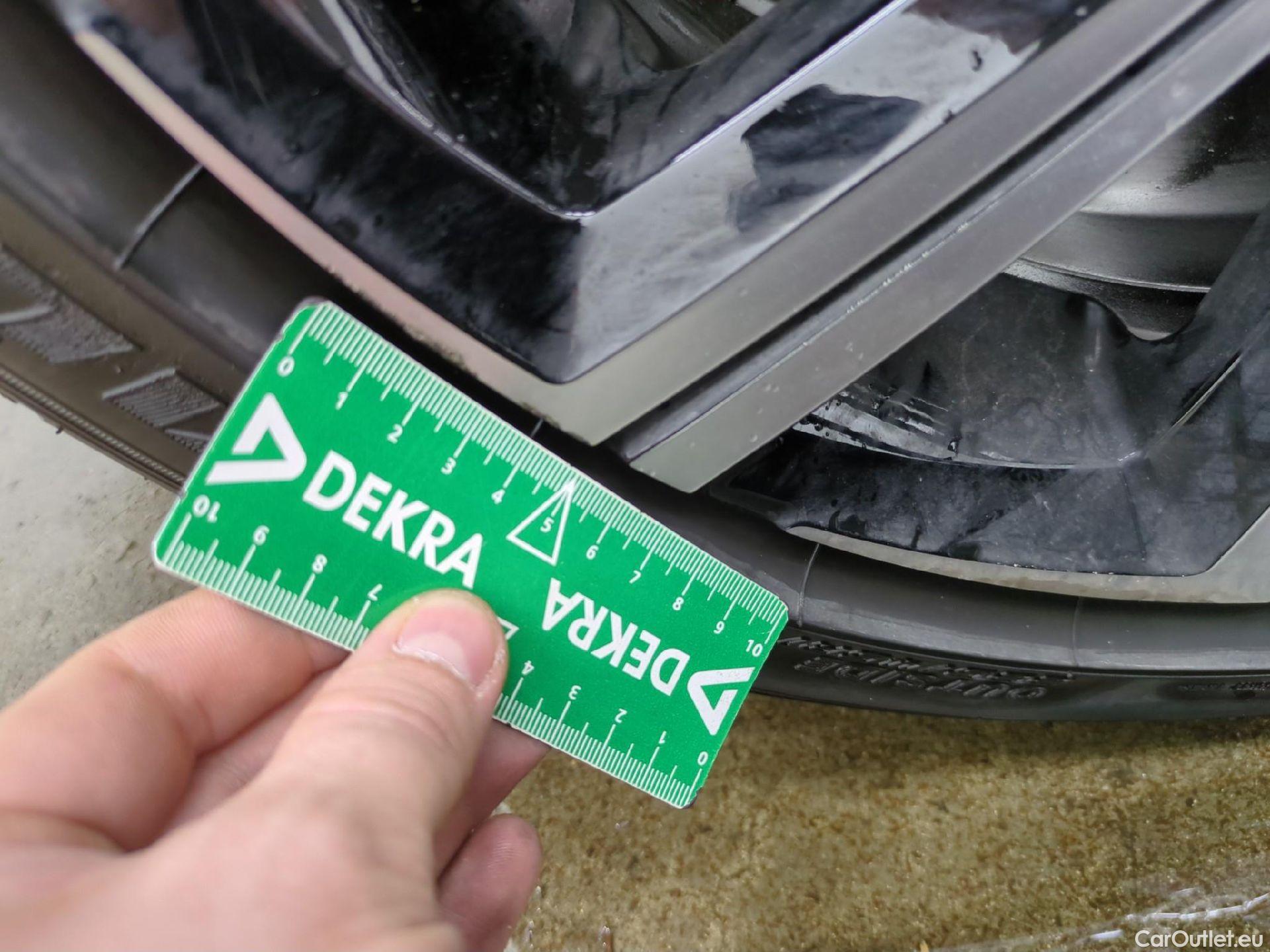  Toyota  Corolla TOYOTA  / 2018 / 5P / Berline Hybride 122h Design #14