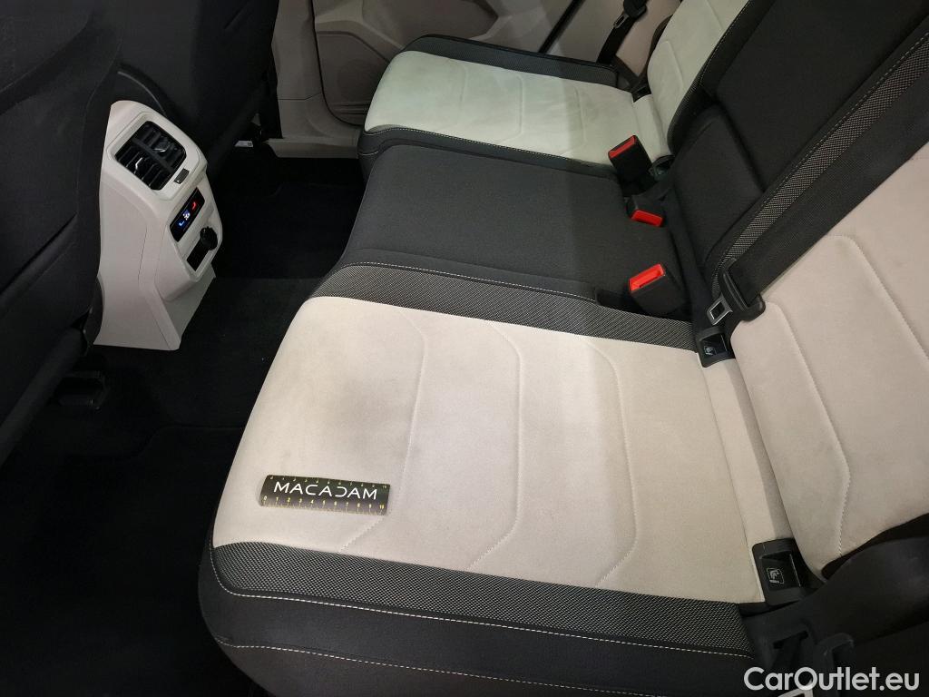  Volkswagen  Tiguan VOLKSWAGEN  / 2020 / 5P / SUV 1.4 eHybrid 245 DSG6 Elegance #16