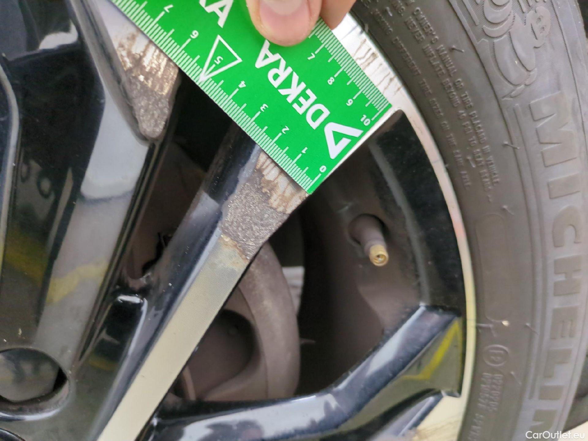  Peugeot  2008  Allure Pack 1.5 HDi 110CV BVM6 E6d #11