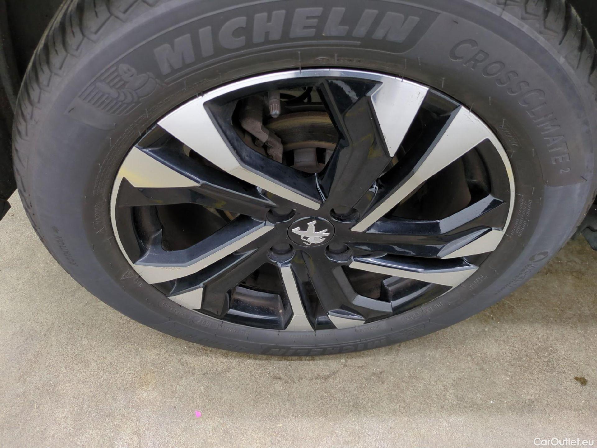  Peugeot  2008  Allure Pack 1.5 HDi 110CV BVM6 E6d #20