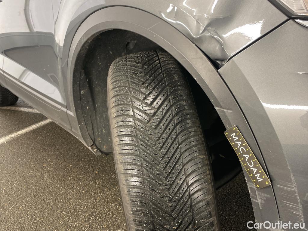  Volkswagen  T-ROC VOLKSWAGEN  / 2017 / 5P / SUV 1.5 TSI 150 EVO LOUNGE BUSINESS DSG7 #38