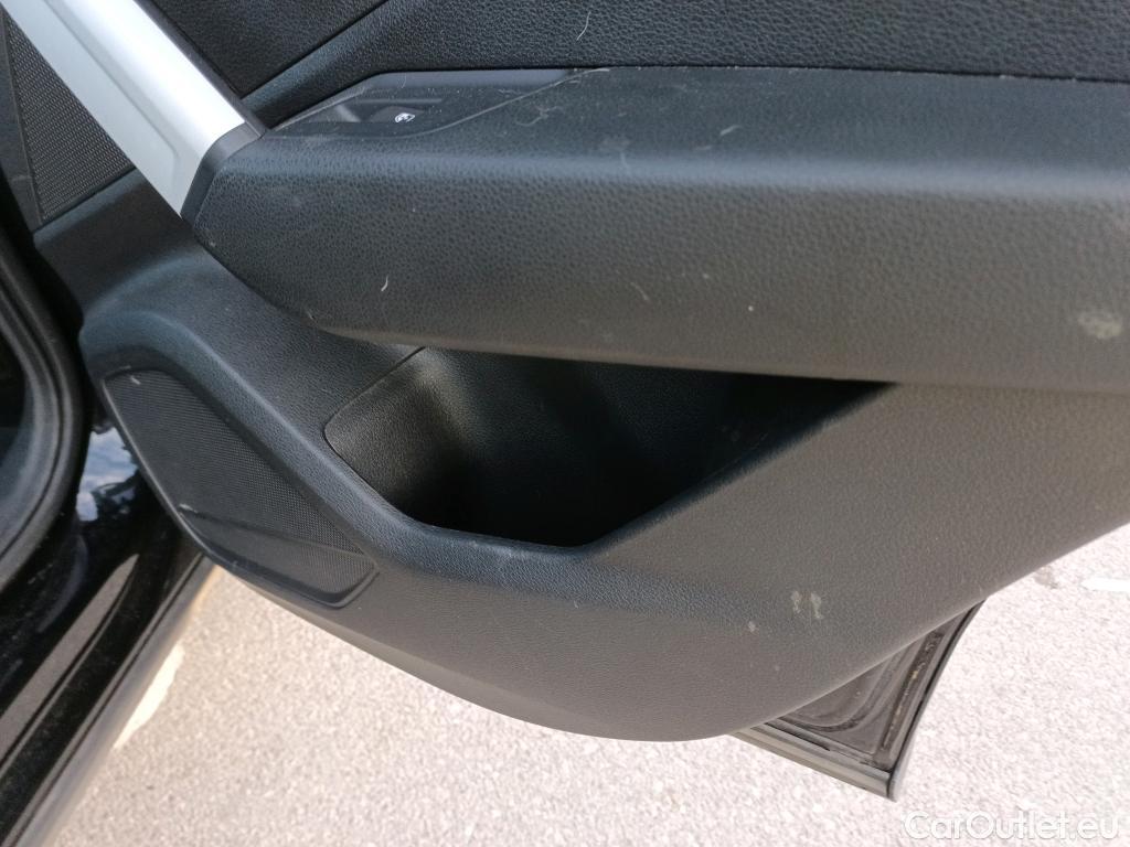  Audi  Q2 AUDI  / 2016 / 5P / todoterreno Design 35 TFSI 110kW (150CV) #6