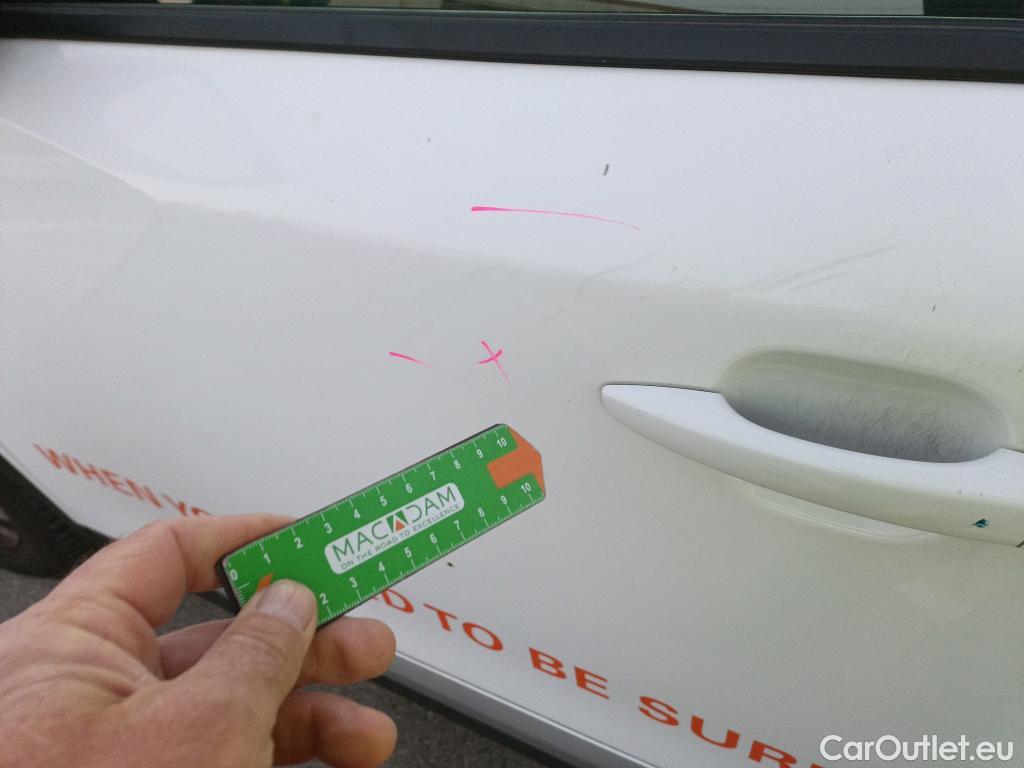  Peugeot  2008 PEUGEOT  / 2019 / 5P / todoterreno Allure BlueHDI 81kW (110CV) #9