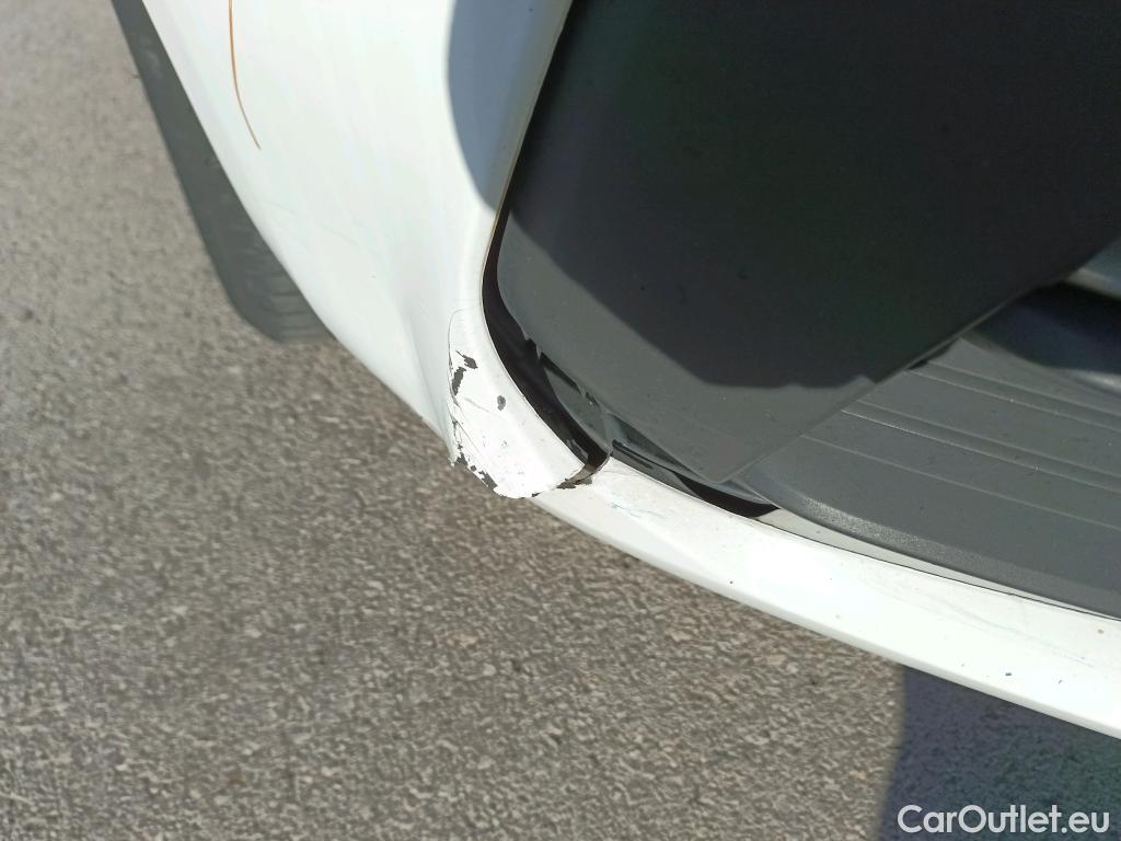  Peugeot  308 PEUGEOT  / 2017 / 5P / berlina con portón 5p Active 1.2 PureTech 96KW (130CV) S&S #4