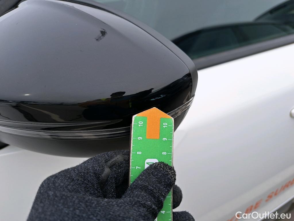  Peugeot  2008 PEUGEOT  / 2019 / 5P / todoterreno Allure BlueHDI 81kW (110CV) #26