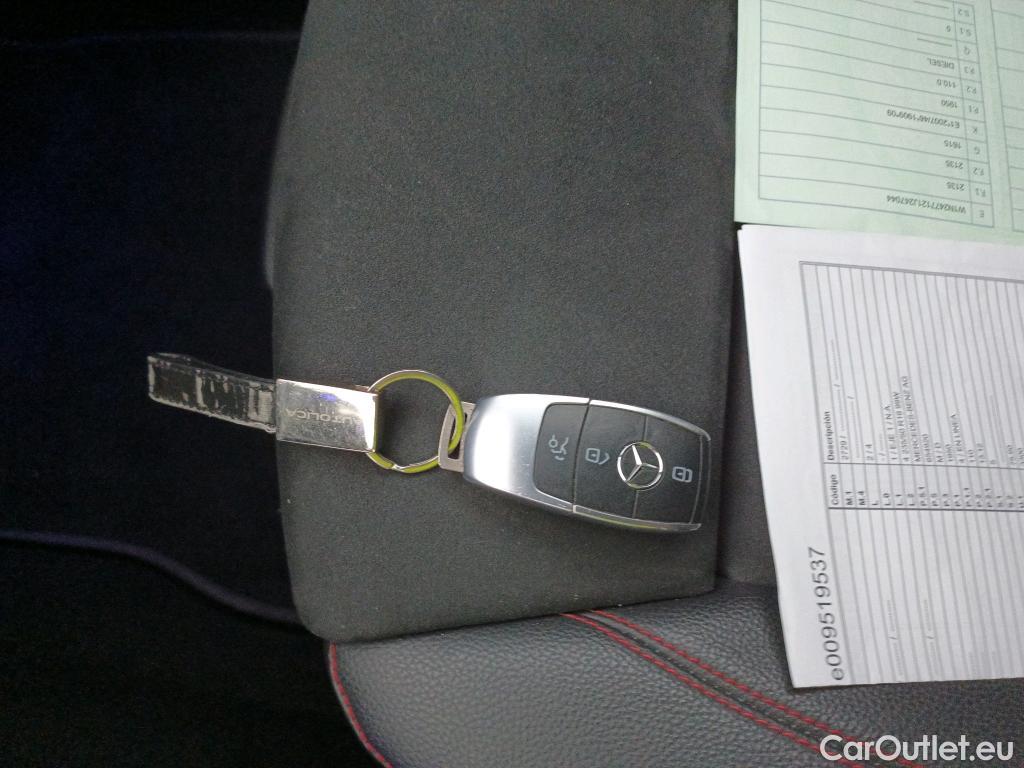  Mercedes  GLA MERCEDES-BENZ  / 2020 / 5P / todoterreno  200 D #2