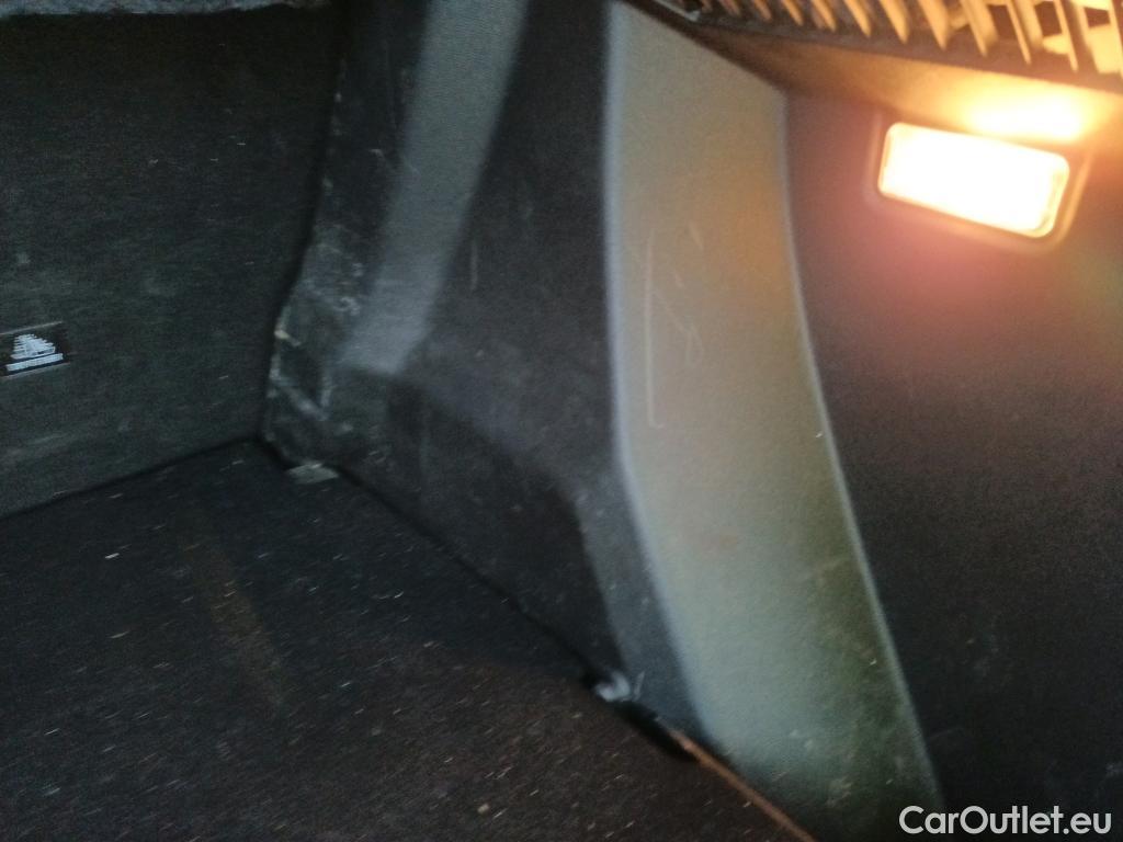  Peugeot  2008 PEUGEOT  / 2019 / 5P / todoterreno Allure BlueHDI 81kW (110CV) #17