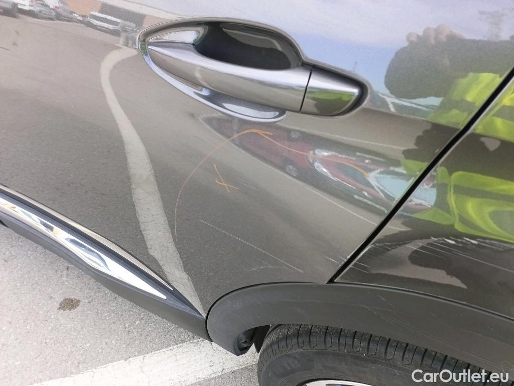  Peugeot  3008 PEUGEOT  Hybrid / 2020 / 5P / todoterreno 225 e-EAT8 Allure (AC2) #24