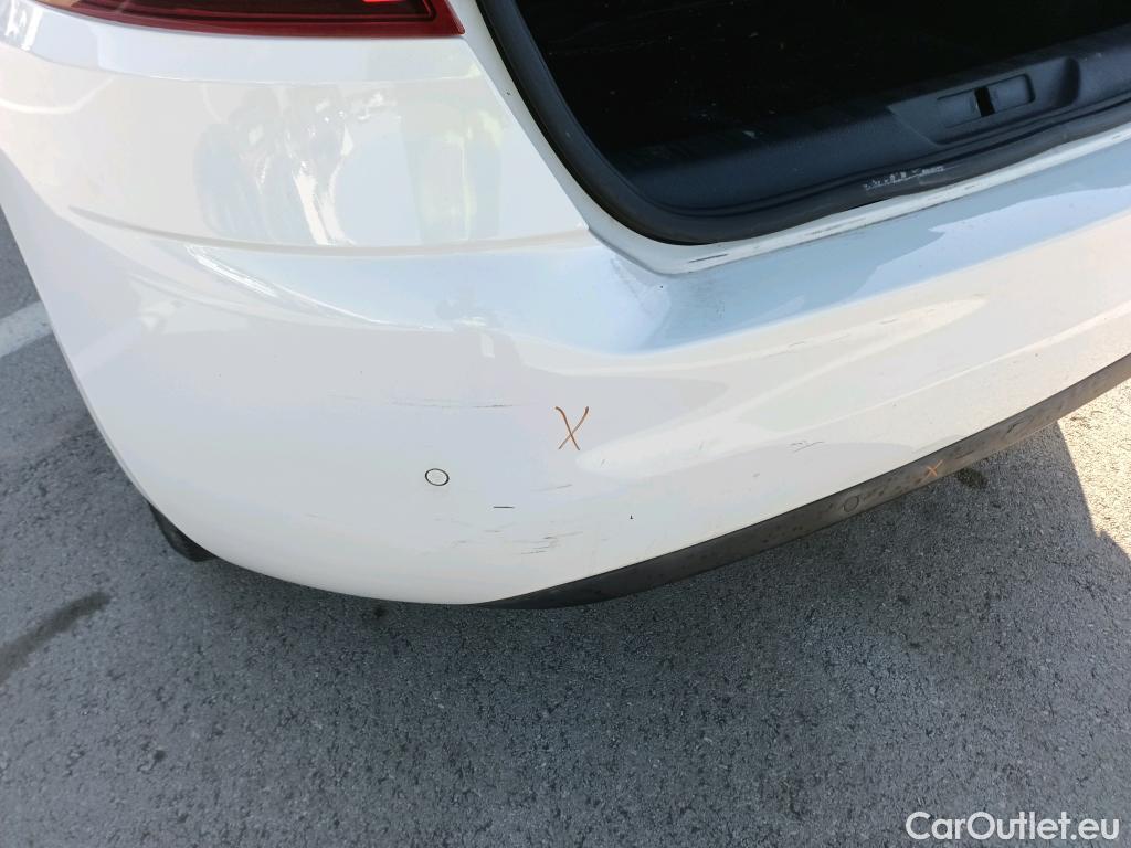  Peugeot  308 PEUGEOT  / 2017 / 5P / berlina con portón 5p Active 1.2 PureTech 96KW (130CV) S&S #13