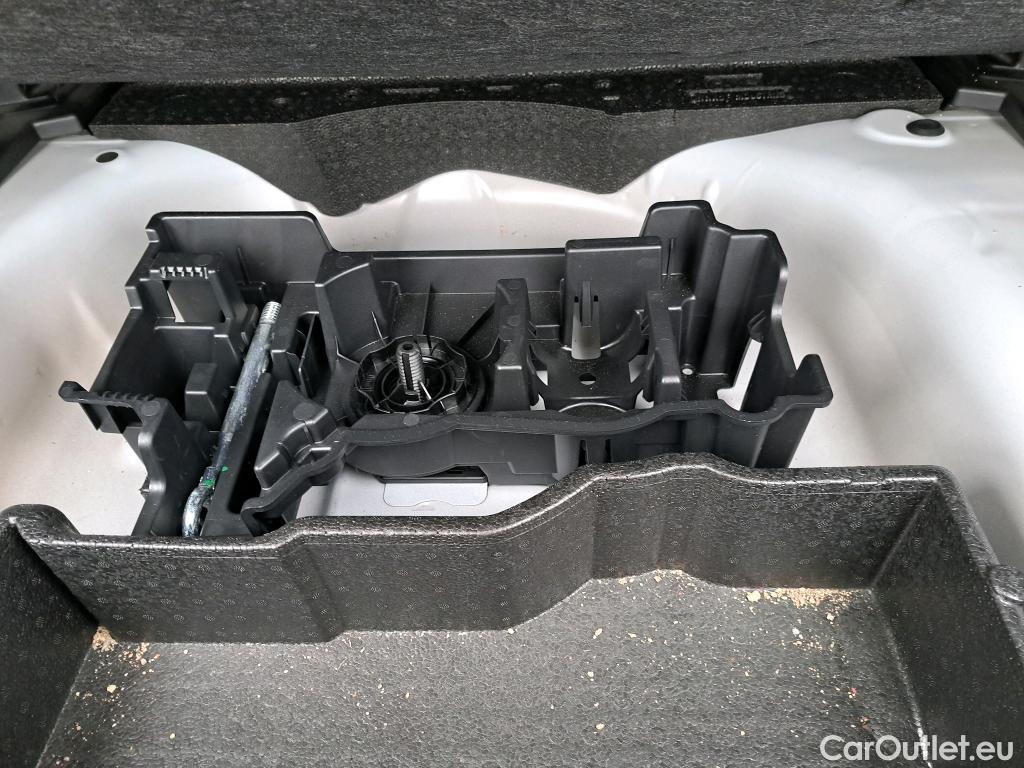  Peugeot  2008 PEUGEOT  / 2019 / 5P / todoterreno Allure BlueHDI 81kW (110CV) #3