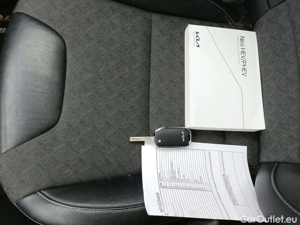  KIA  Niro KIA  / 2019 / 5P / crossover 1.6 GDi PHEV 104kW (141CV) Drive #12