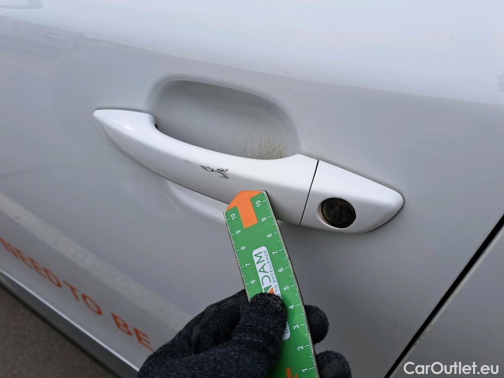  Peugeot  2008 PEUGEOT  / 2019 / 5P / todoterreno Allure BlueHDI 81kW (110CV) #22