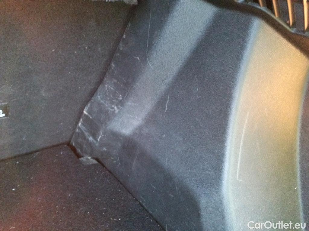  Peugeot  2008 PEUGEOT  / 2019 / 5P / todoterreno Allure BlueHDI 81kW (110CV) #18