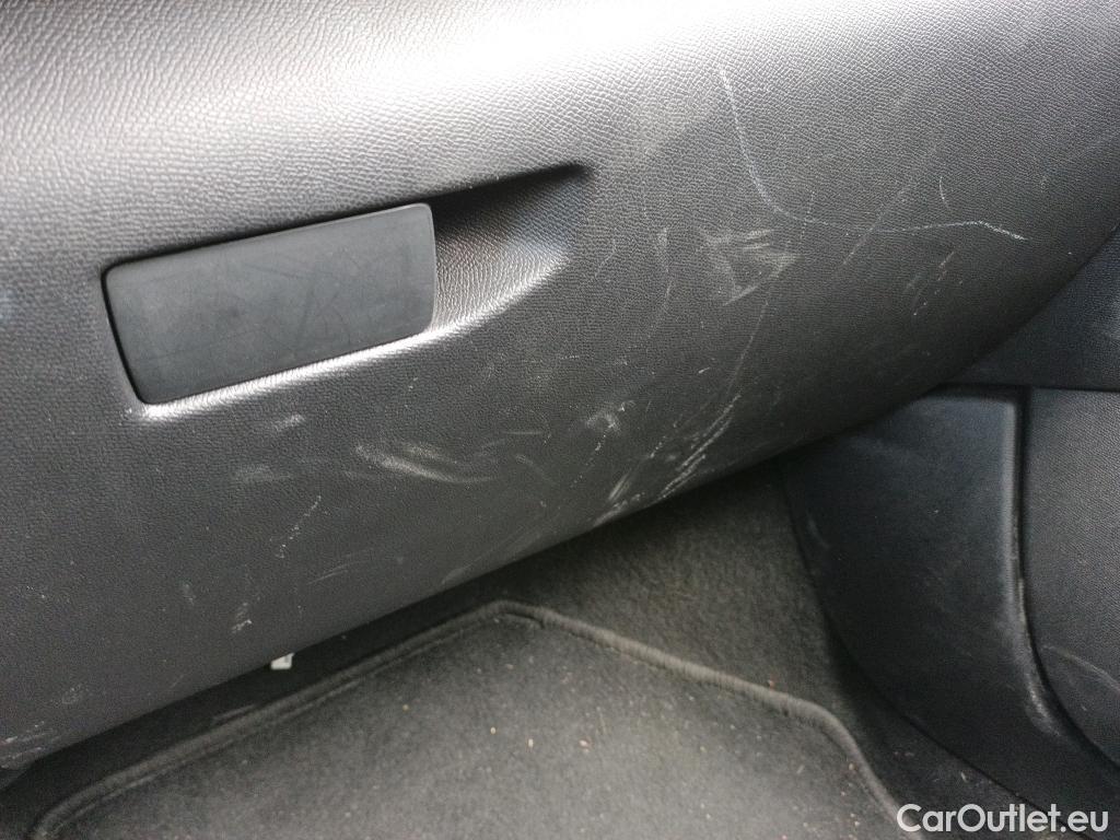  Peugeot  308 PEUGEOT  / 2017 / 5P / familiar W Active Pack BlueHDi 100 S&S #36