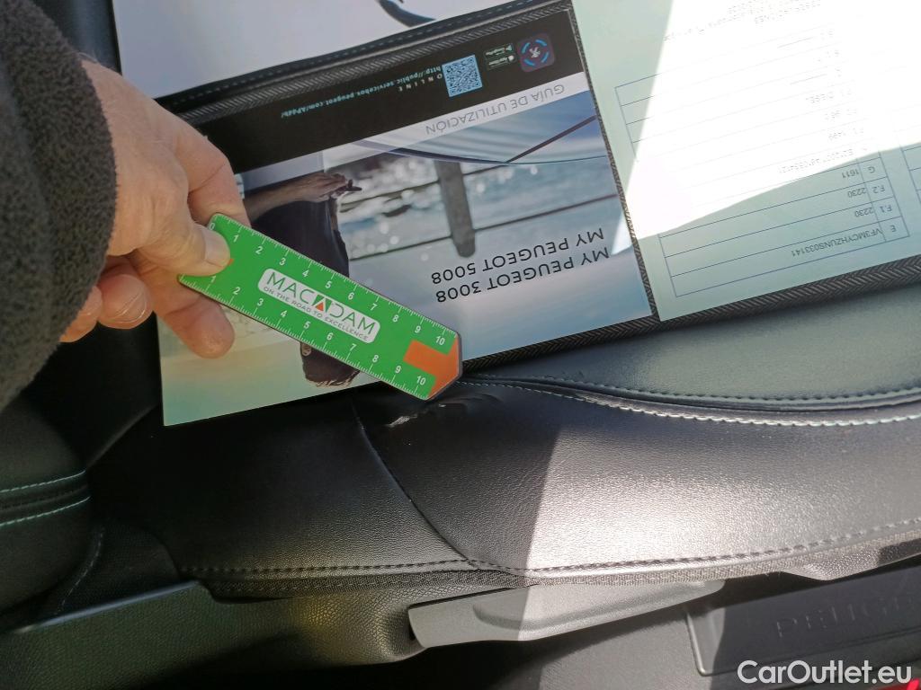  Peugeot  5008 PEUGEOT  / 2020 / 5P / todoterreno 1.5 BlueHDi 96kW S&S Allure Pack EAT8 #9