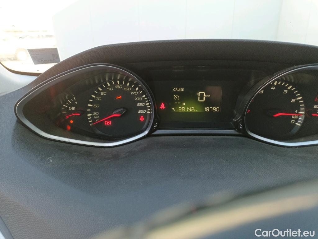  Peugeot  308 PEUGEOT  / 2017 / 5P / berlina con portón 5p Active 1.2 PureTech 96KW (130CV) S&S #19