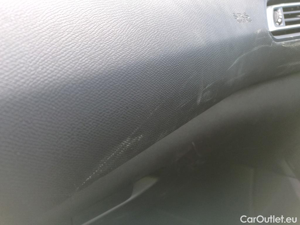  Peugeot  308 PEUGEOT  / 2017 / 5P / familiar W Active Pack BlueHDi 100 S&S #24