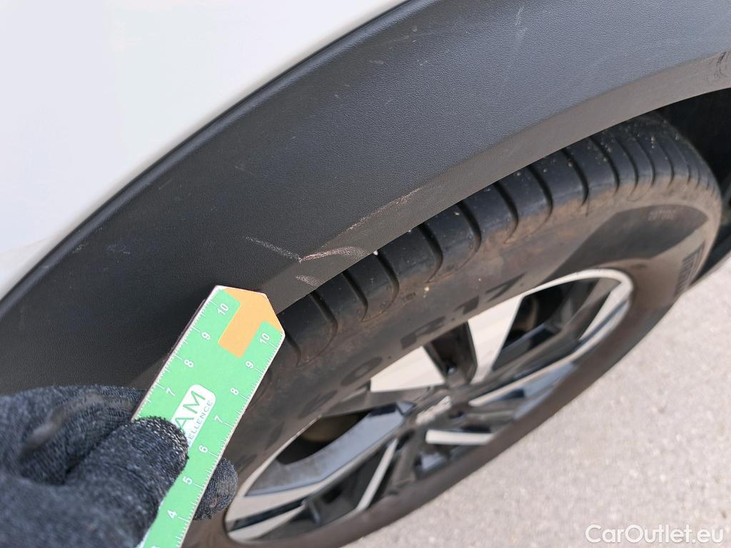  Peugeot  2008 PEUGEOT  / 2019 / 5P / todoterreno Allure BlueHDI 81kW (110CV) #30