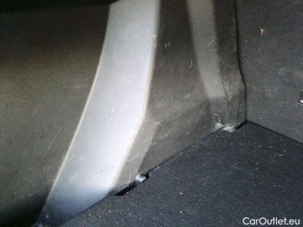  Peugeot  2008 PEUGEOT  / 2019 / 5P / todoterreno Allure BlueHDI 81kW (110CV) #15