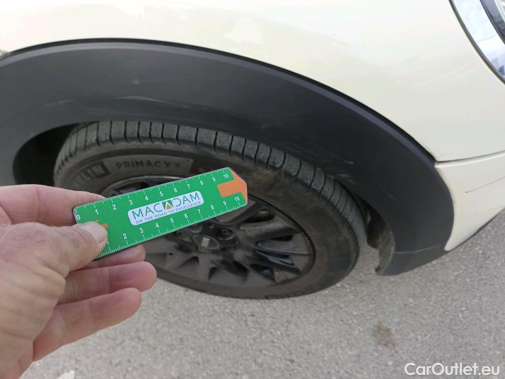  Mini  Cooper MINI MINI / 2014 / 5P / berlina con portón ONE 5 PUERTAS (CX) #25