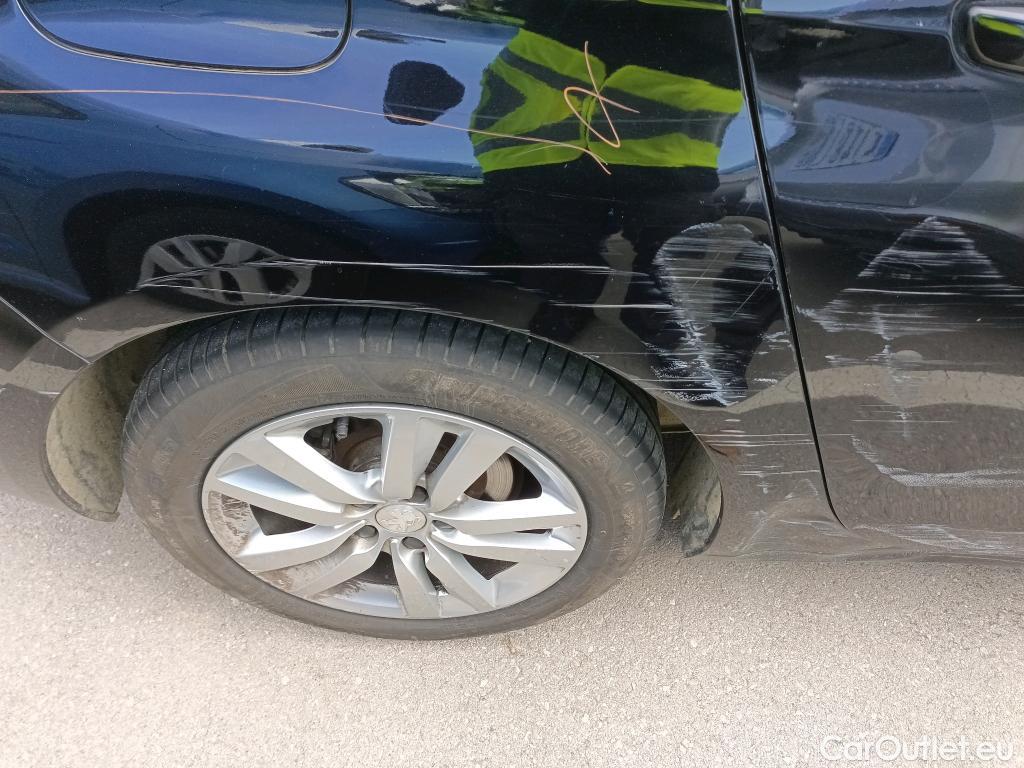  Peugeot  308 PEUGEOT  / 2017 / 5P / familiar W Active Pack BlueHDi 100 S&S #14