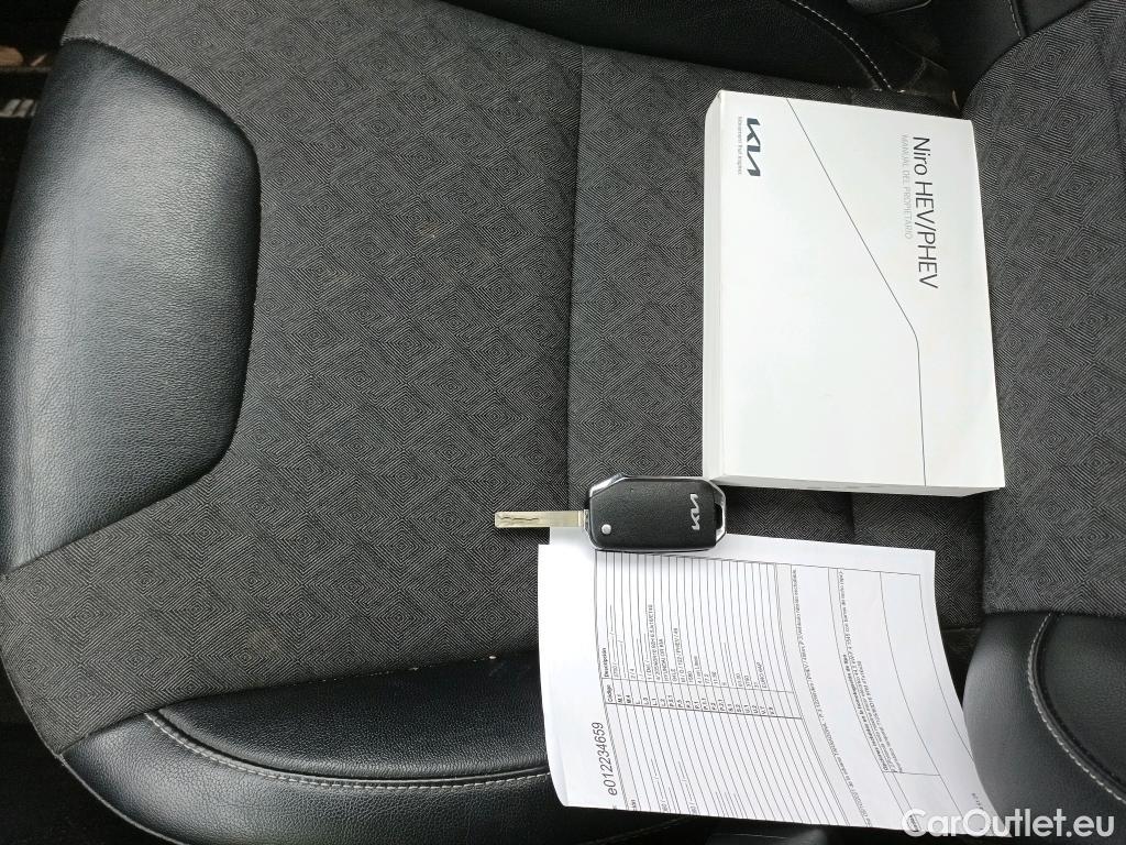  KIA  Niro KIA  / 2019 / 5P / crossover 1.6 GDi PHEV 104kW (141CV) Drive #13