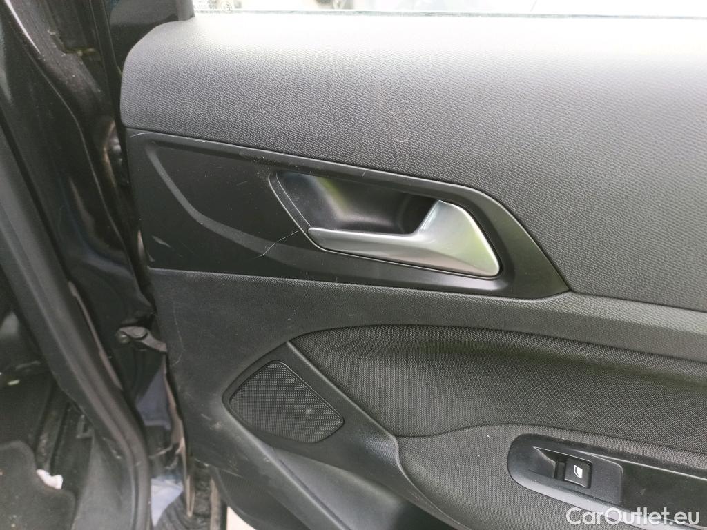  Peugeot  308 PEUGEOT  / 2017 / 5P / familiar W Active Pack BlueHDi 100 S&S #38