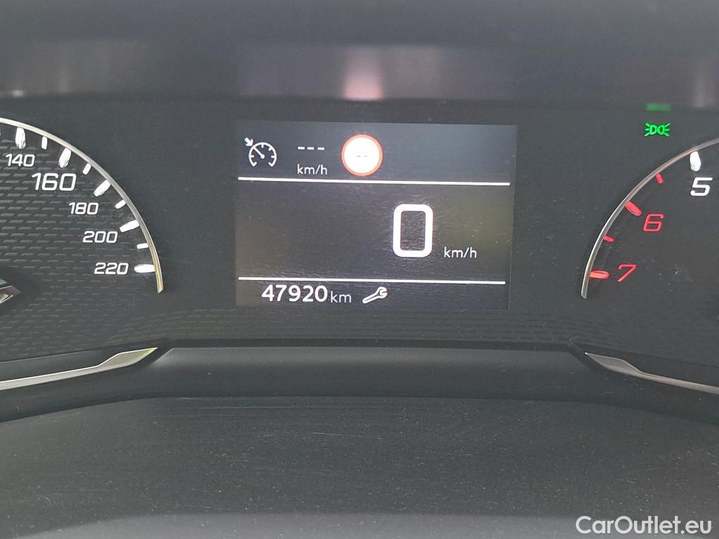  Peugeot  2008 PEUGEOT  / 2019 / 5P / todoterreno Allure BlueHDI 81kW (110CV) #24