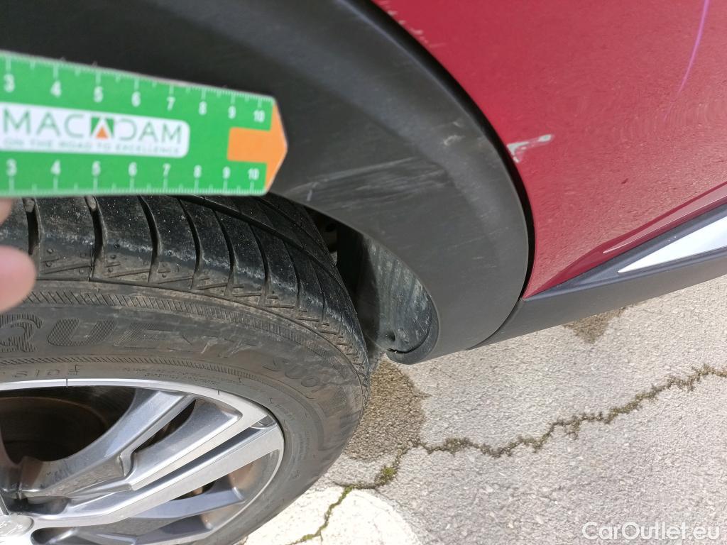  Peugeot  5008 PEUGEOT  / 2020 / 5P / todoterreno 1.5 BlueHDi 96kW S&S Allure Pack EAT8 #26