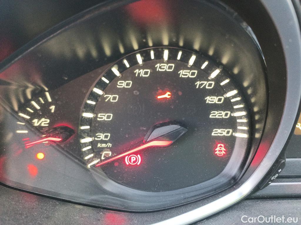  Peugeot  308 PEUGEOT  / 2017 / 5P / berlina con portón 5p Active 1.2 PureTech 96KW (130CV) S&S #20