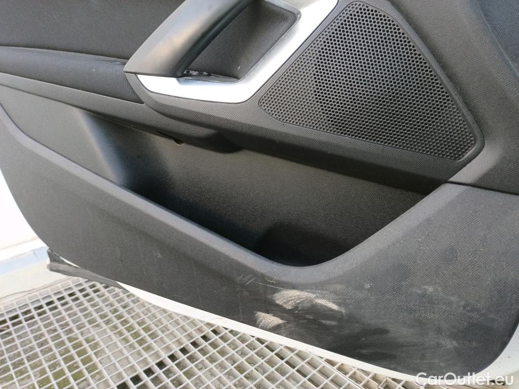  Peugeot  308 PEUGEOT  / 2017 / 5P / berlina con portón 5p Active 1.2 PureTech 96KW (130CV) S&S #12