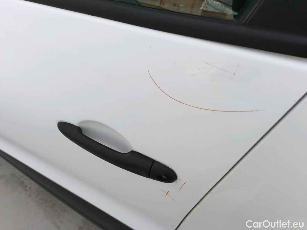  Renault  Clio RENAULT  / 2016 / 5P / berlina con portón Business dCi 66kW (90CV) -18 (AC) #10