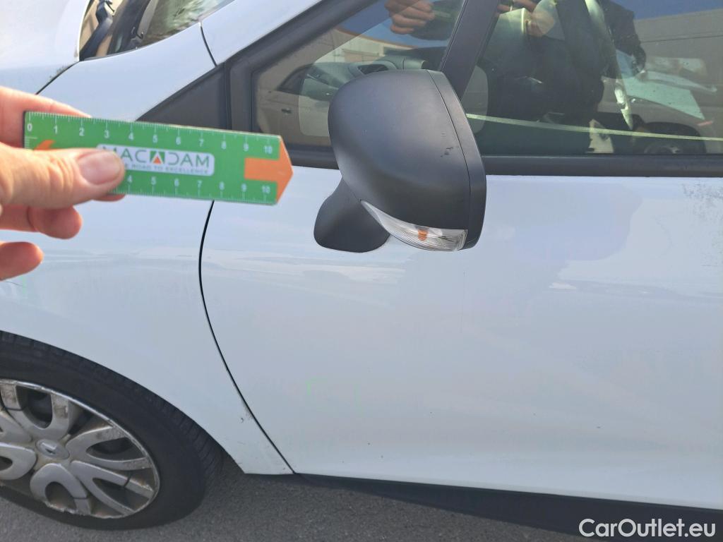  Renault  Clio RENAULT  / 2016 / 5P / berlina con portón Business TCe 66kW (90CV) GLP -18 #92