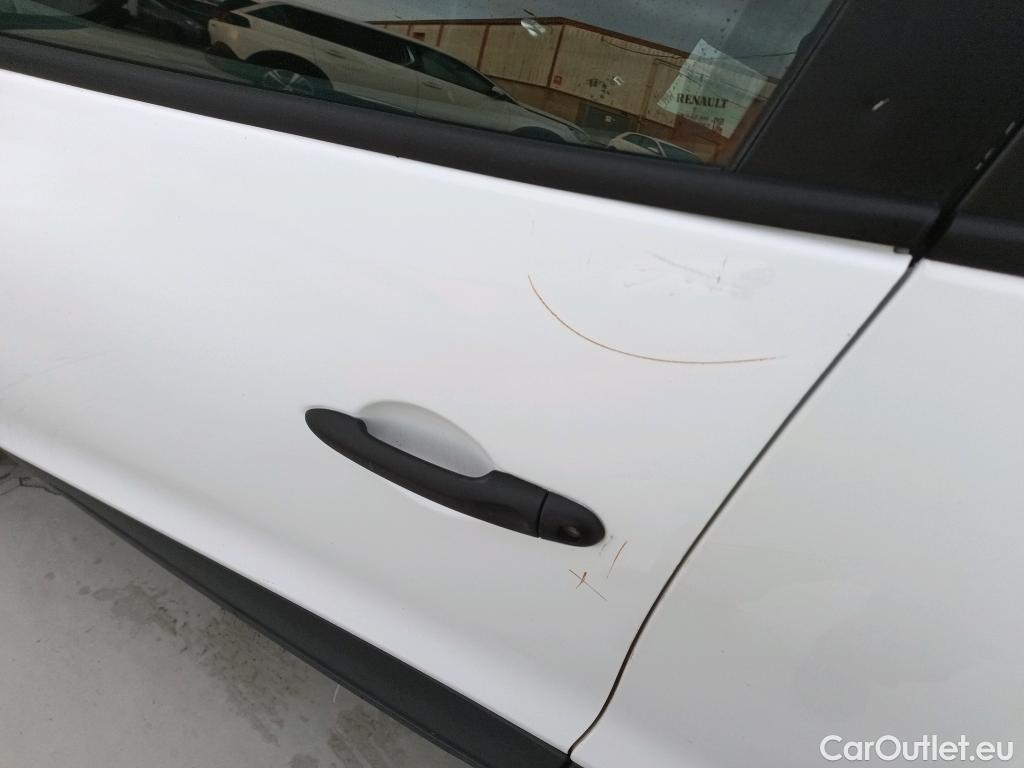  Renault  Clio RENAULT  / 2016 / 5P / berlina con portón Business dCi 66kW (90CV) -18 (AC) #9