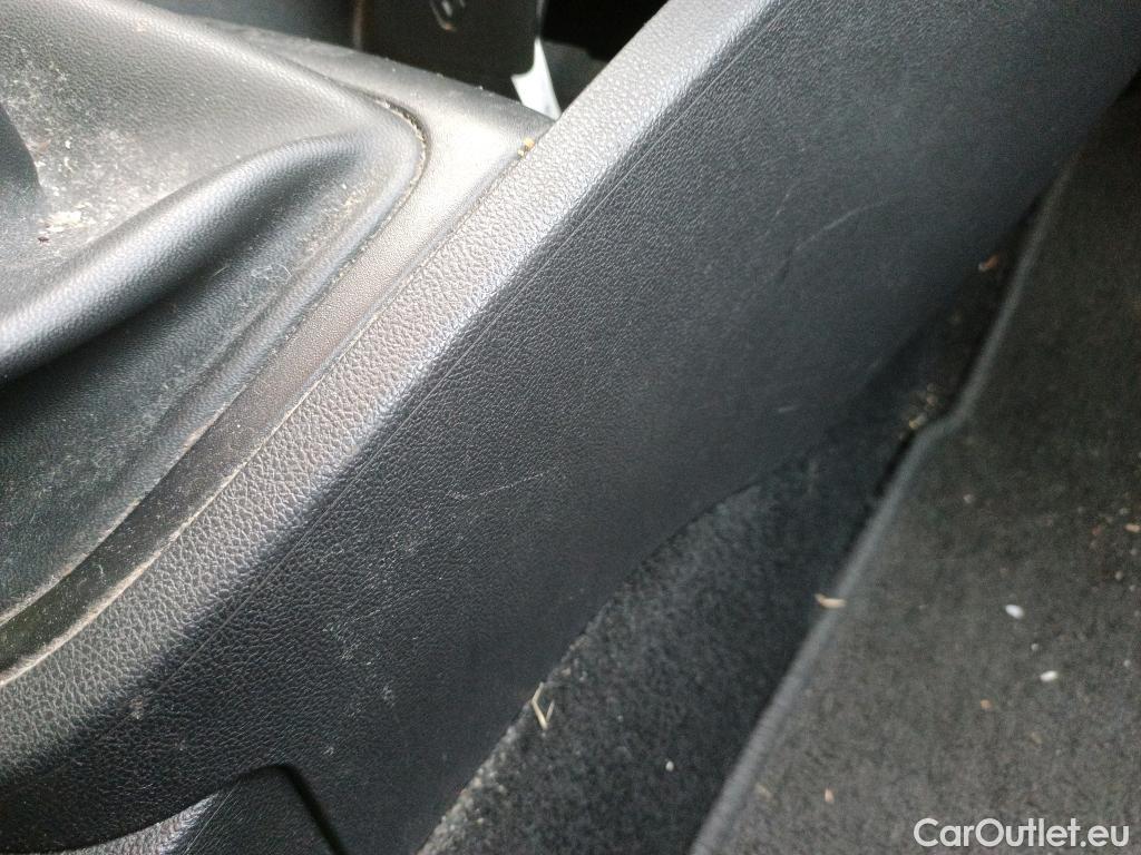  Renault  Clio RENAULT  / 2016 / 5P / berlina con portón Business dCi 66kW (90CV) -18 (AC) #32