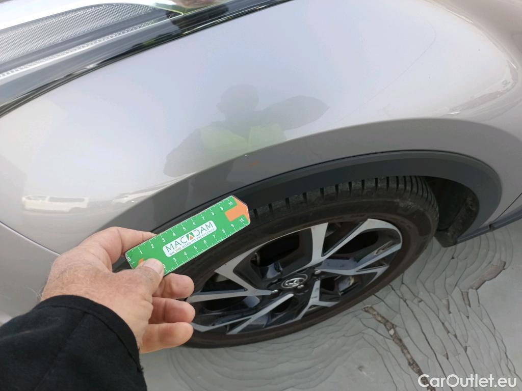  Toyota  C-HR TOYOTA  / 2016 / 5P / todoterreno 1.8 125H Advance (CX) #32